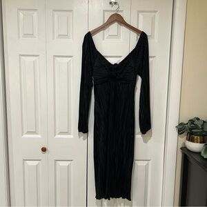 Gilli Pleated Long Sleeve Midi Dress